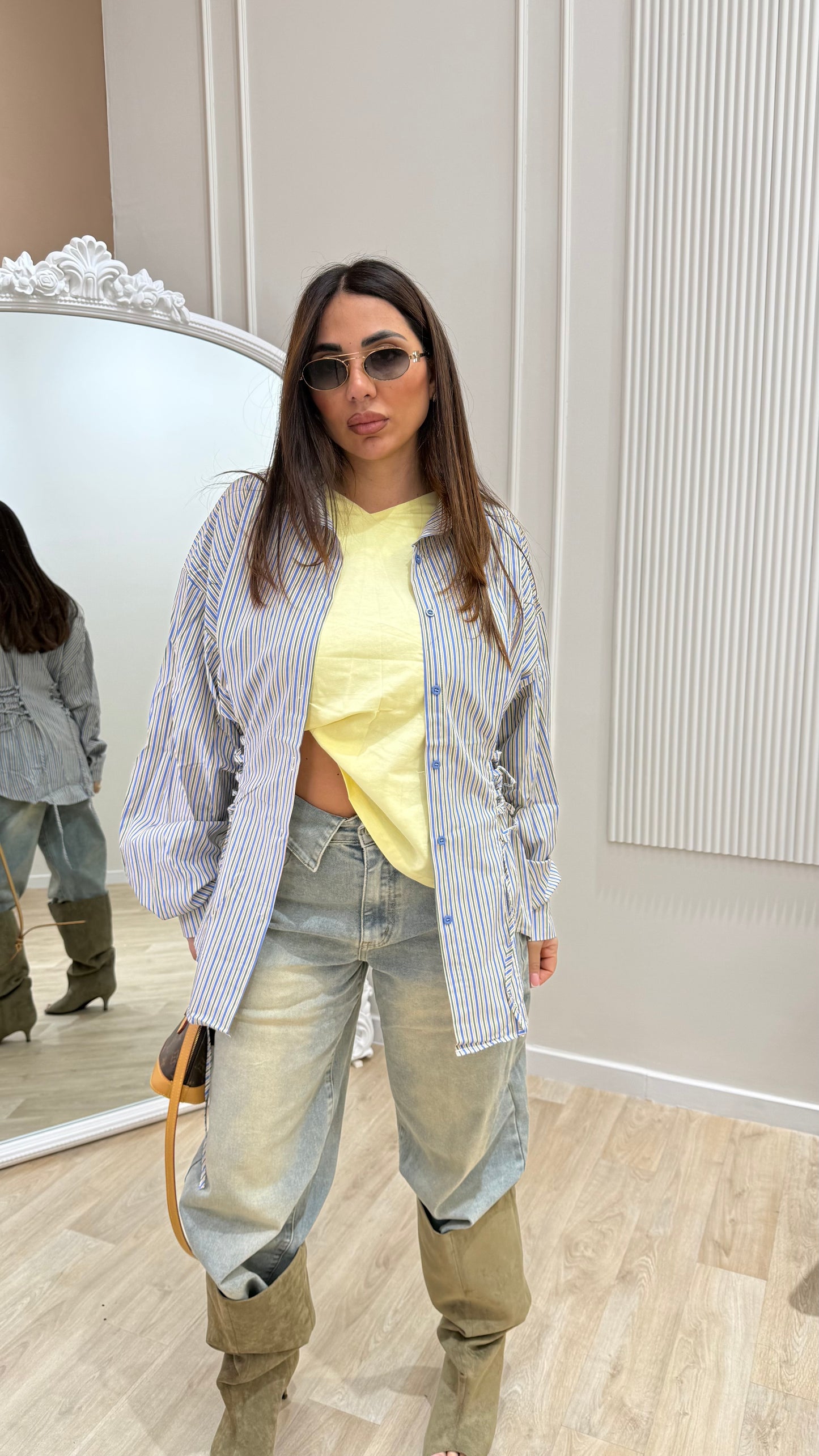 Camicia con stringhe